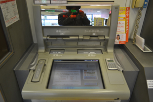 視覚障がい者対応ATMの写真